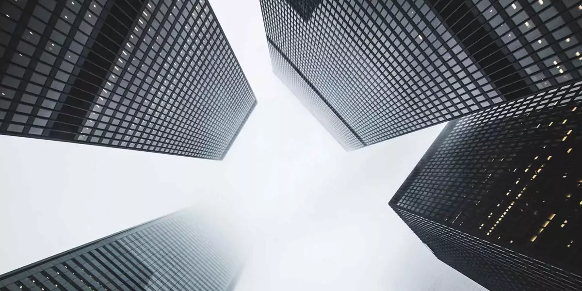 Effectual_Cloud_FinServ-2048x1024-1.jpg